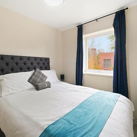 Stoke-on-Trent Peaceful 2Br Flat With Historic Bottle Kilns View & Free Parking Located Near City Centre מראה חיצוני תמונה