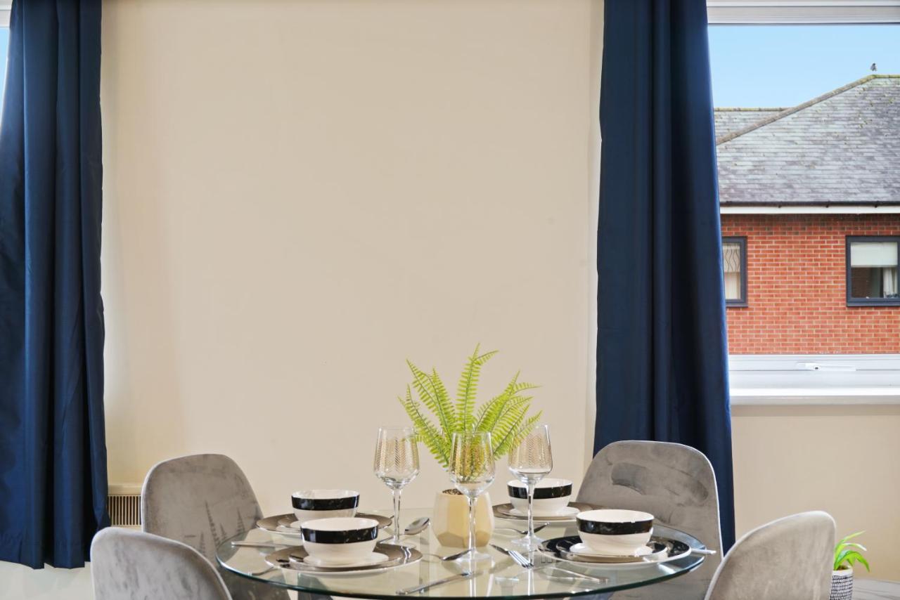Stoke-on-Trent Peaceful 2Br Flat With Historic Bottle Kilns View & Free Parking Located Near City Centre מראה חיצוני תמונה