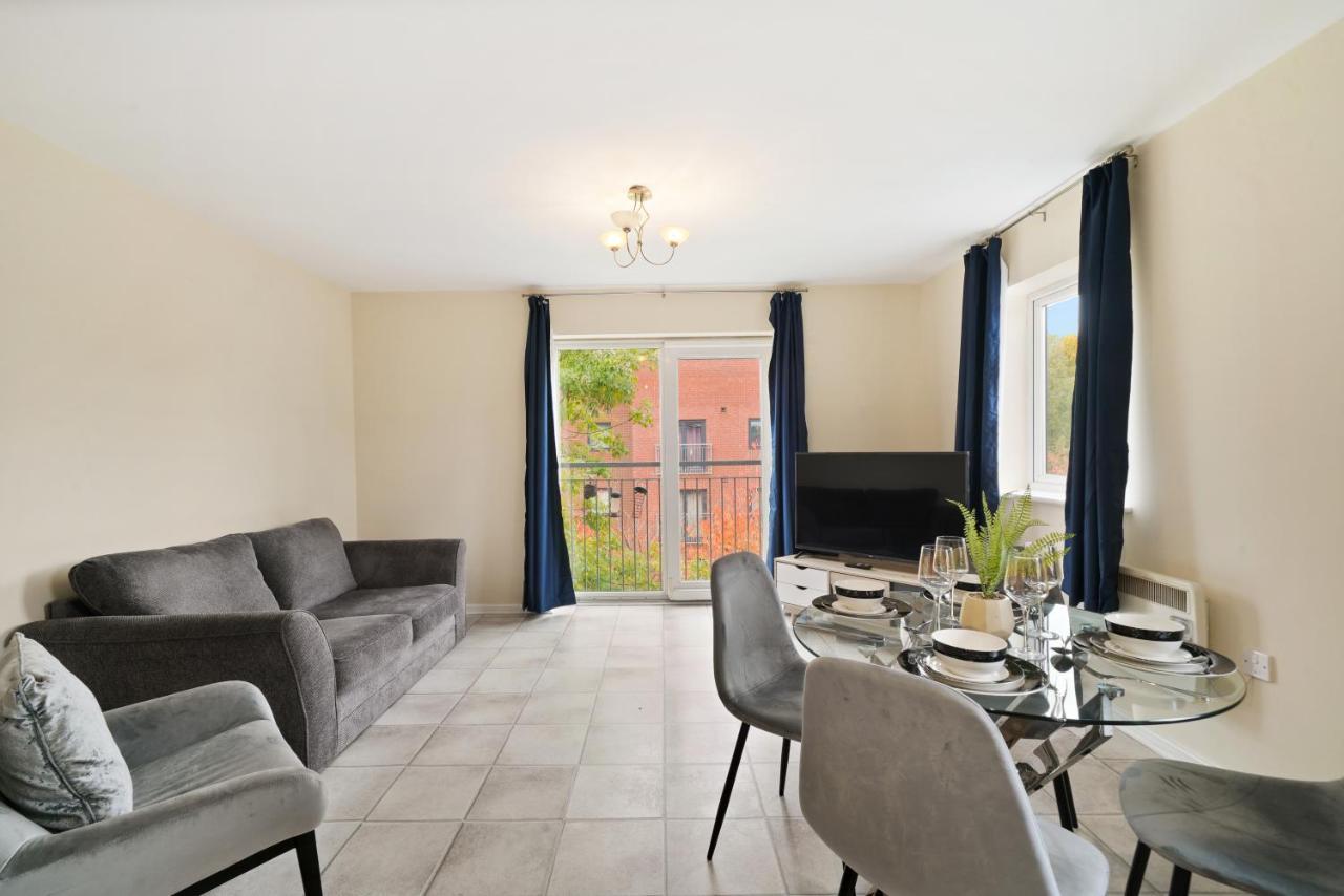 Stoke-on-Trent Peaceful 2Br Flat With Historic Bottle Kilns View & Free Parking Located Near City Centre מראה חיצוני תמונה