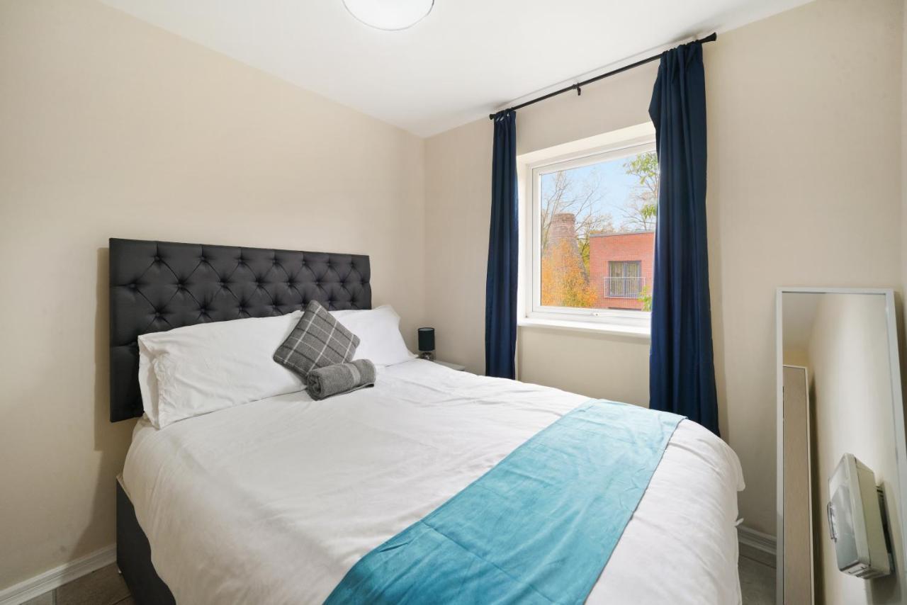 Stoke-on-Trent Peaceful 2Br Flat With Historic Bottle Kilns View & Free Parking Located Near City Centre מראה חיצוני תמונה