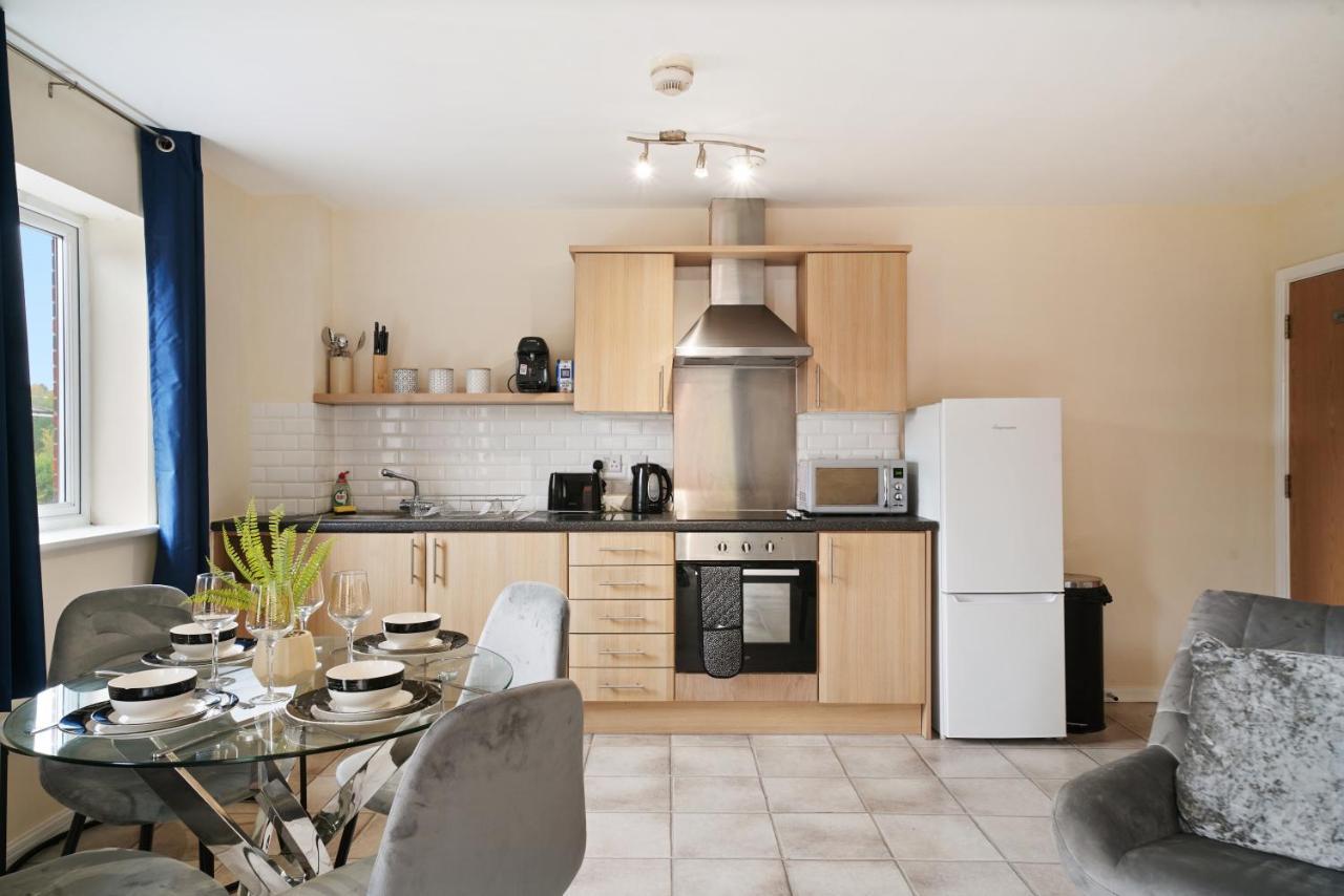 Stoke-on-Trent Peaceful 2Br Flat With Historic Bottle Kilns View & Free Parking Located Near City Centre מראה חיצוני תמונה