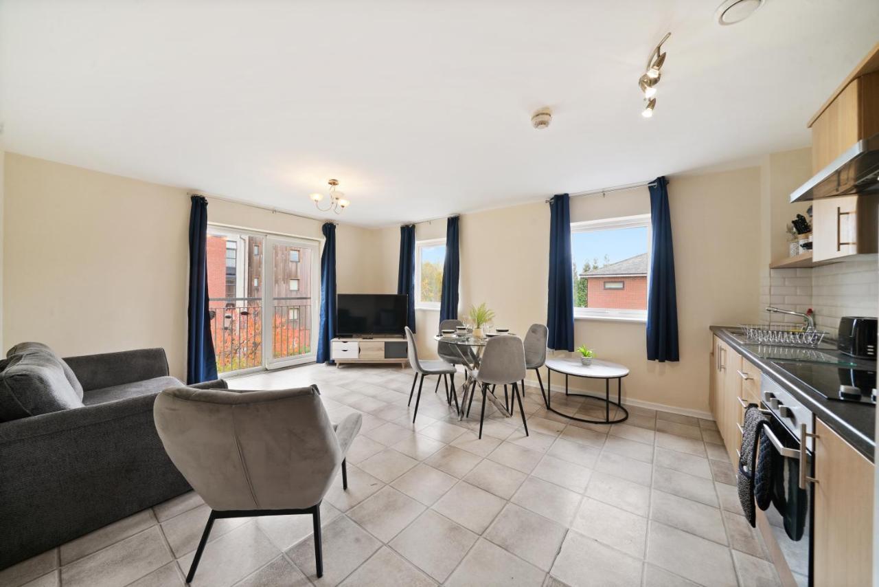 Stoke-on-Trent Peaceful 2Br Flat With Historic Bottle Kilns View & Free Parking Located Near City Centre מראה חיצוני תמונה