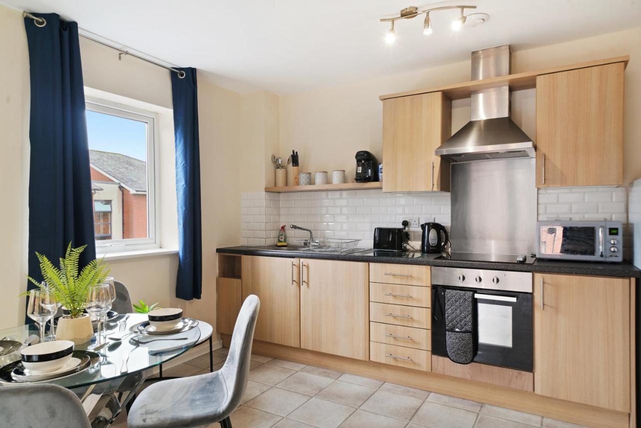 Stoke-on-Trent Peaceful 2Br Flat With Historic Bottle Kilns View & Free Parking Located Near City Centre מראה חיצוני תמונה